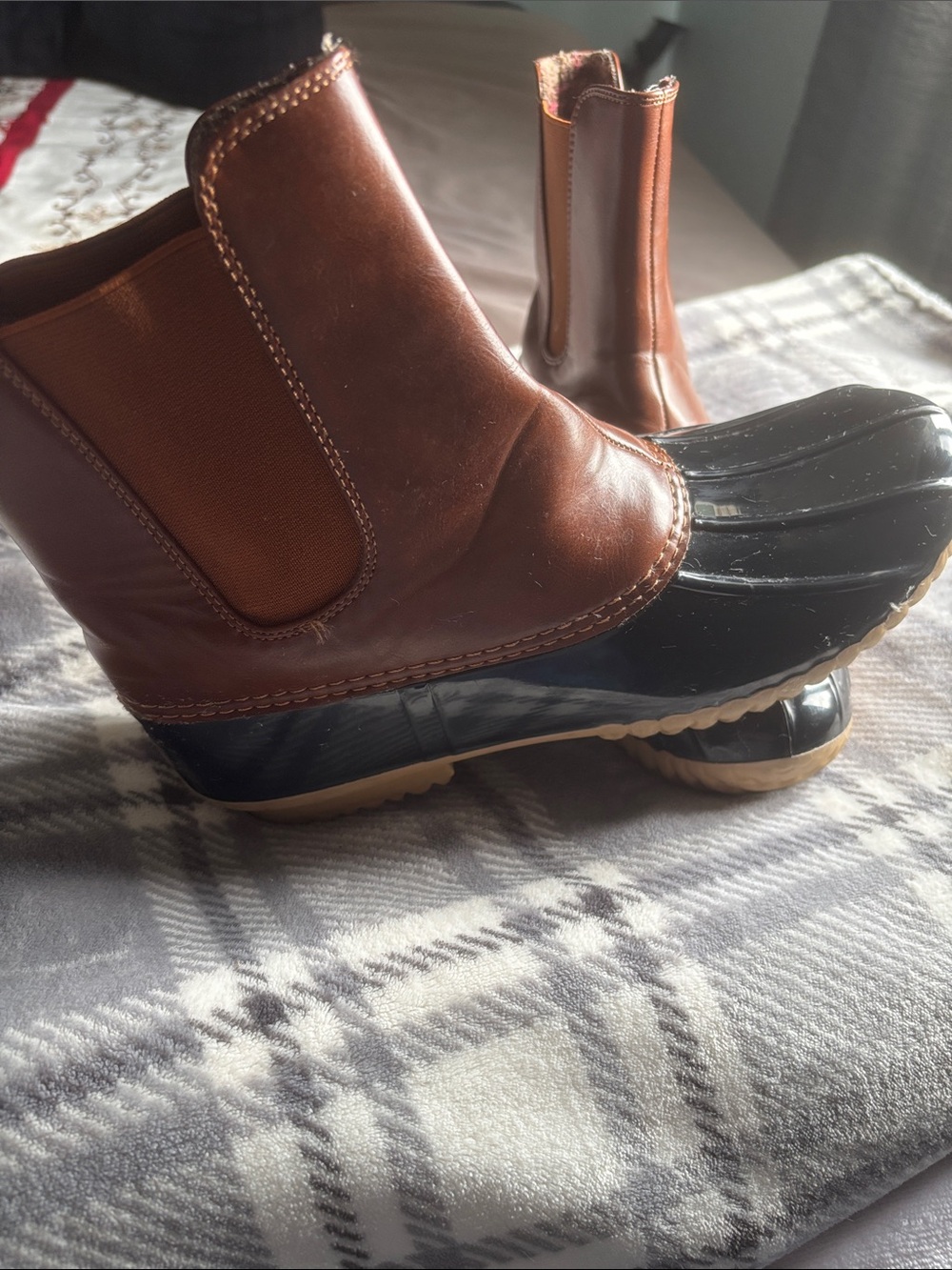 Source Unknown Brown and Black Waterproof Duck Boots
